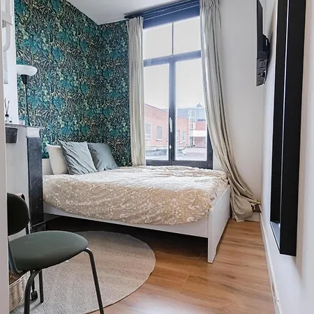 Modern Connected 6 In The Heart Of *