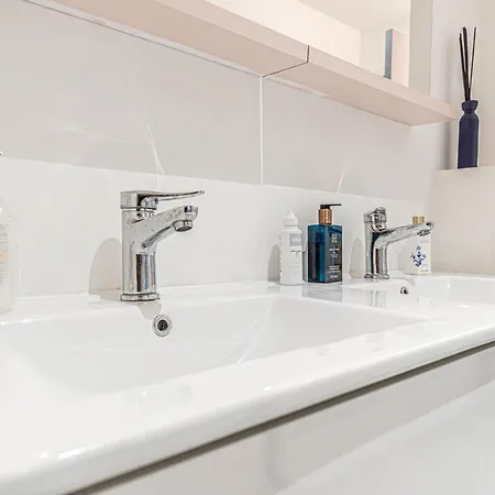 Modern Connected 6 In The Heart Of *