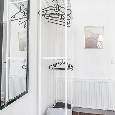 Modern Connected 6 In The Heart Of