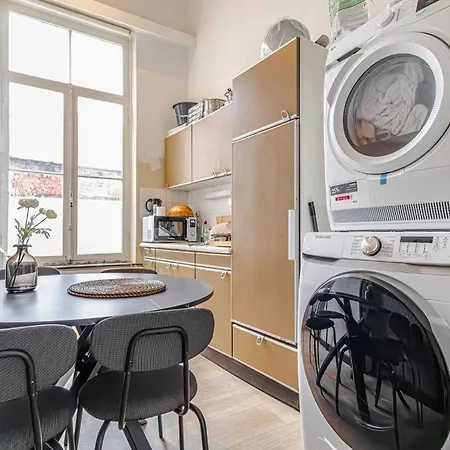 Modern Connected 6 In The Heart Of *