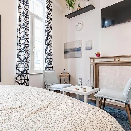 Modern Connected 6 In The Heart Of