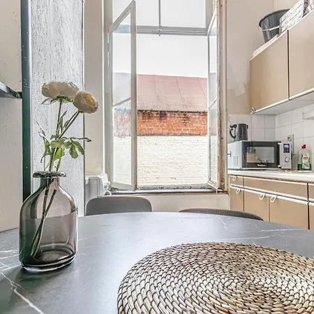 Modern Connected 6 In The Heart Of *