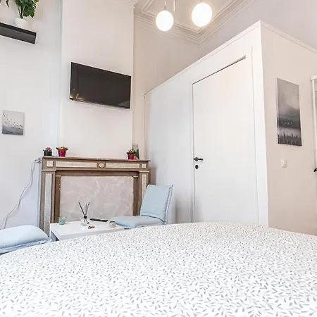 Modern Connected 6 In The Heart Of